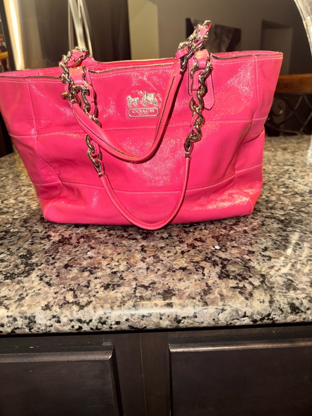 Bold, eye-catching Coach hot pink leather tote with silver-tone chain detail 💗✨ - Picture 5 of 16